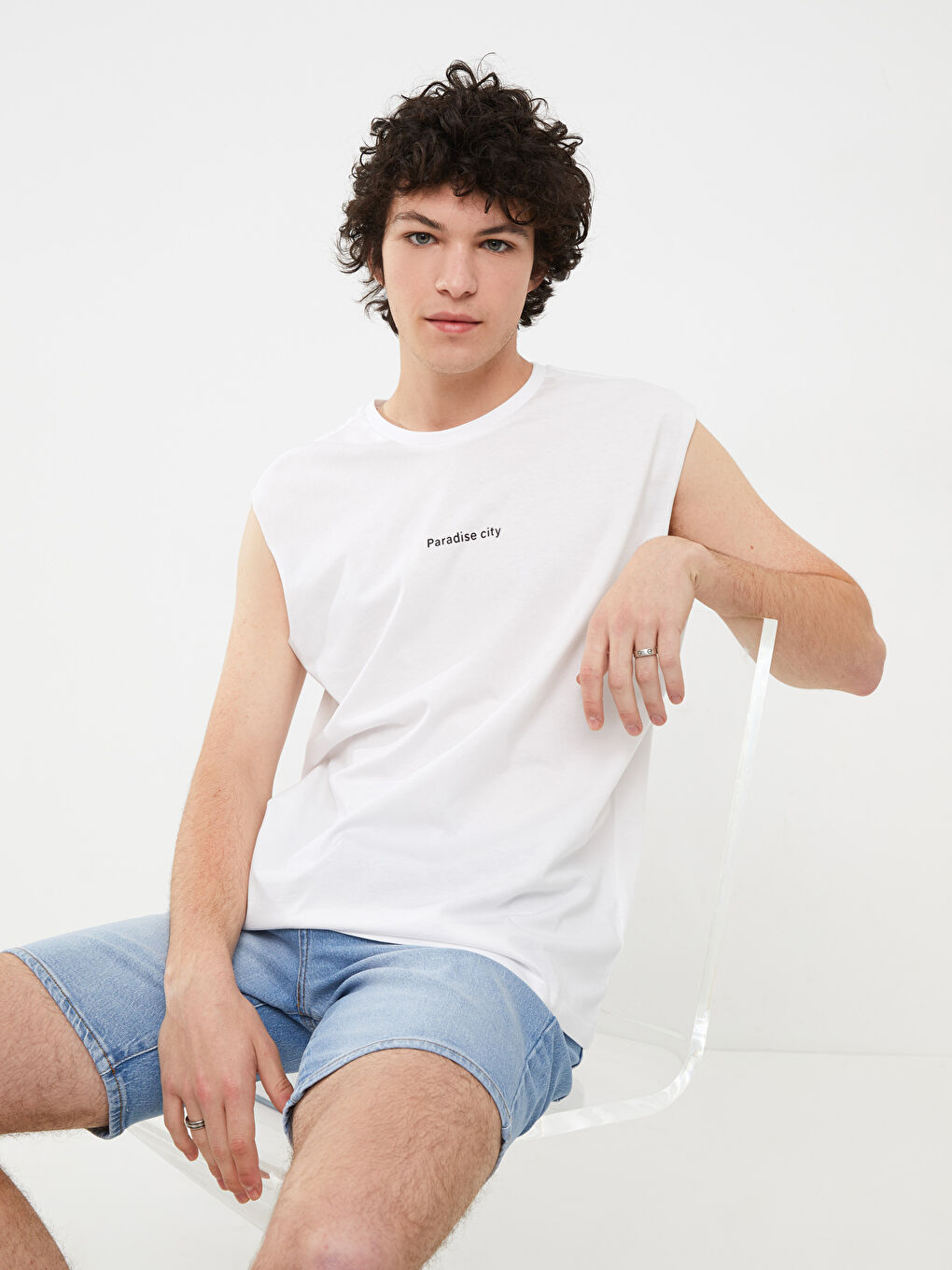 Beyaz Bisiklet Yaka Baskılı Penye Erkek Kolsuz Tişört