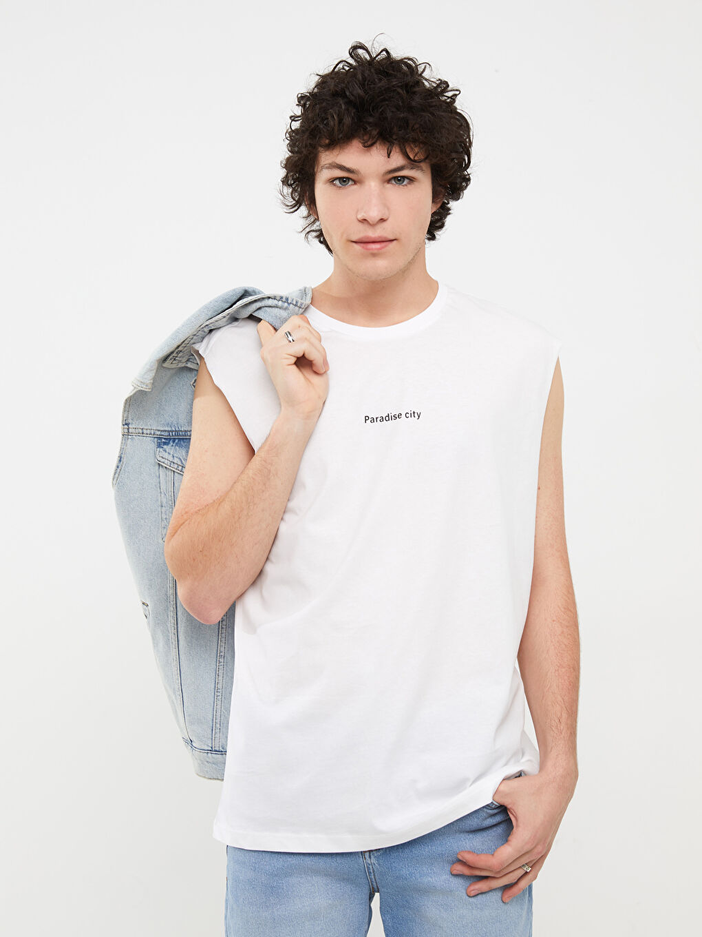 Beyaz Bisiklet Yaka Baskılı Penye Erkek Kolsuz Tişört-1