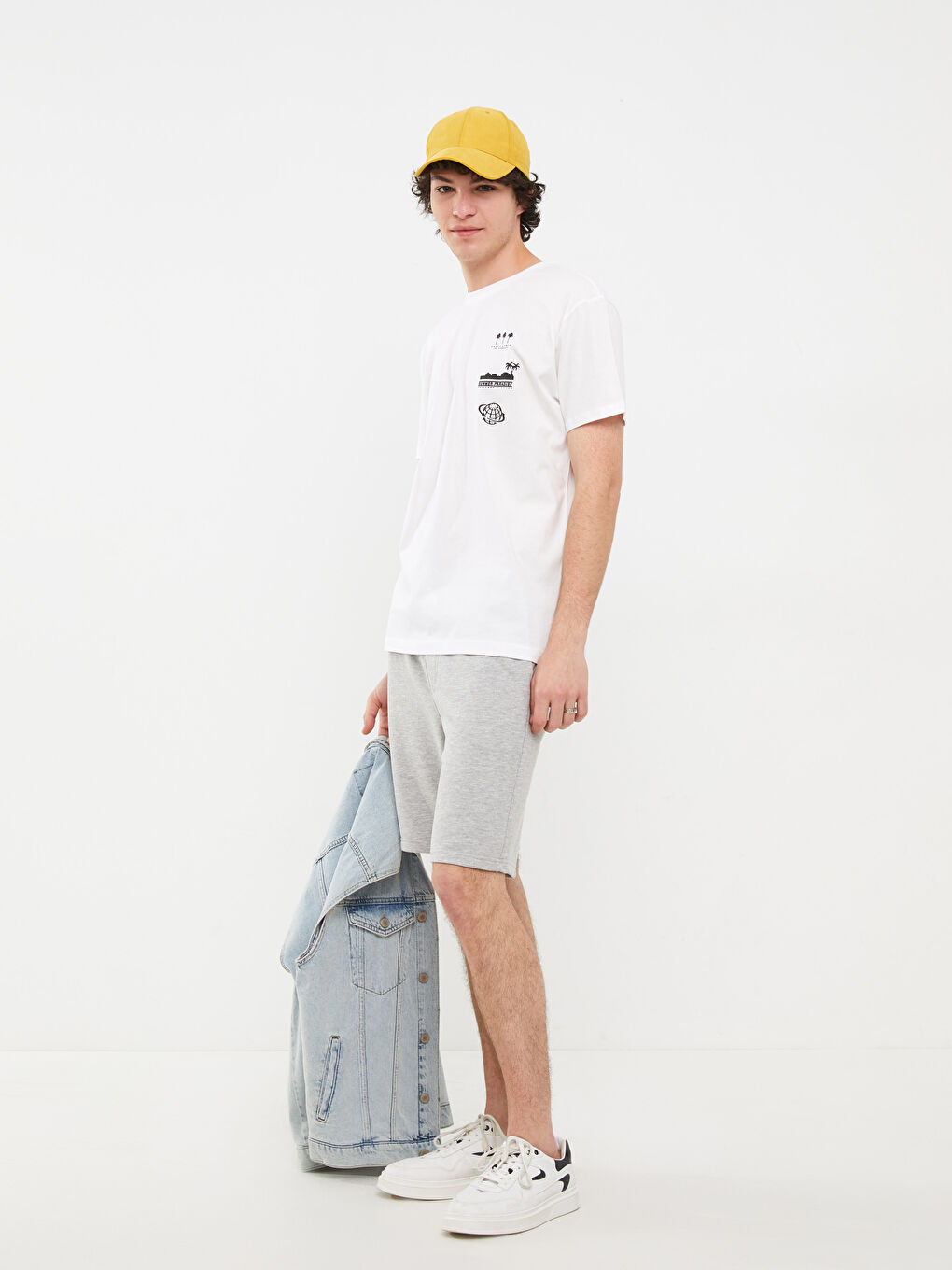 Beyaz Bisiklet Yaka Kısa Kollu Baskılı Penye Erkek Tişört-1