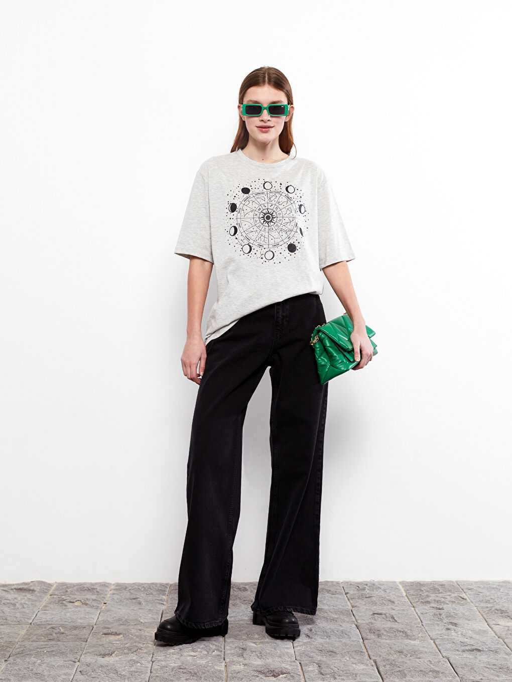 Siyah Rahat Kalıp Düz Cep Detaylı Kadın Rodeo Jean Pantolon