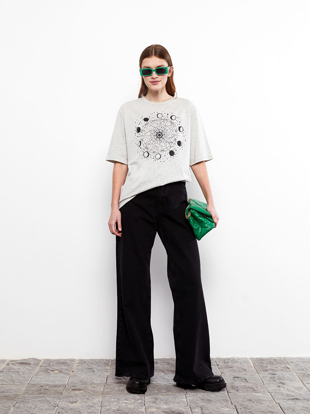 Siyah Rahat Kalıp Düz Cep Detaylı Kadın Rodeo Jean Pantolon-1