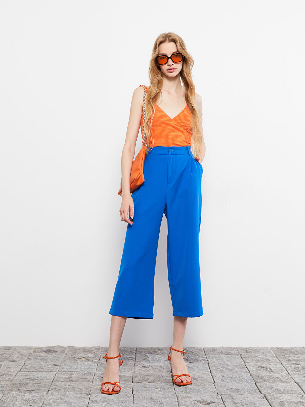 Standard Fit Women's Plain Pocket Detailed Capri -S2K193Z8-HGU