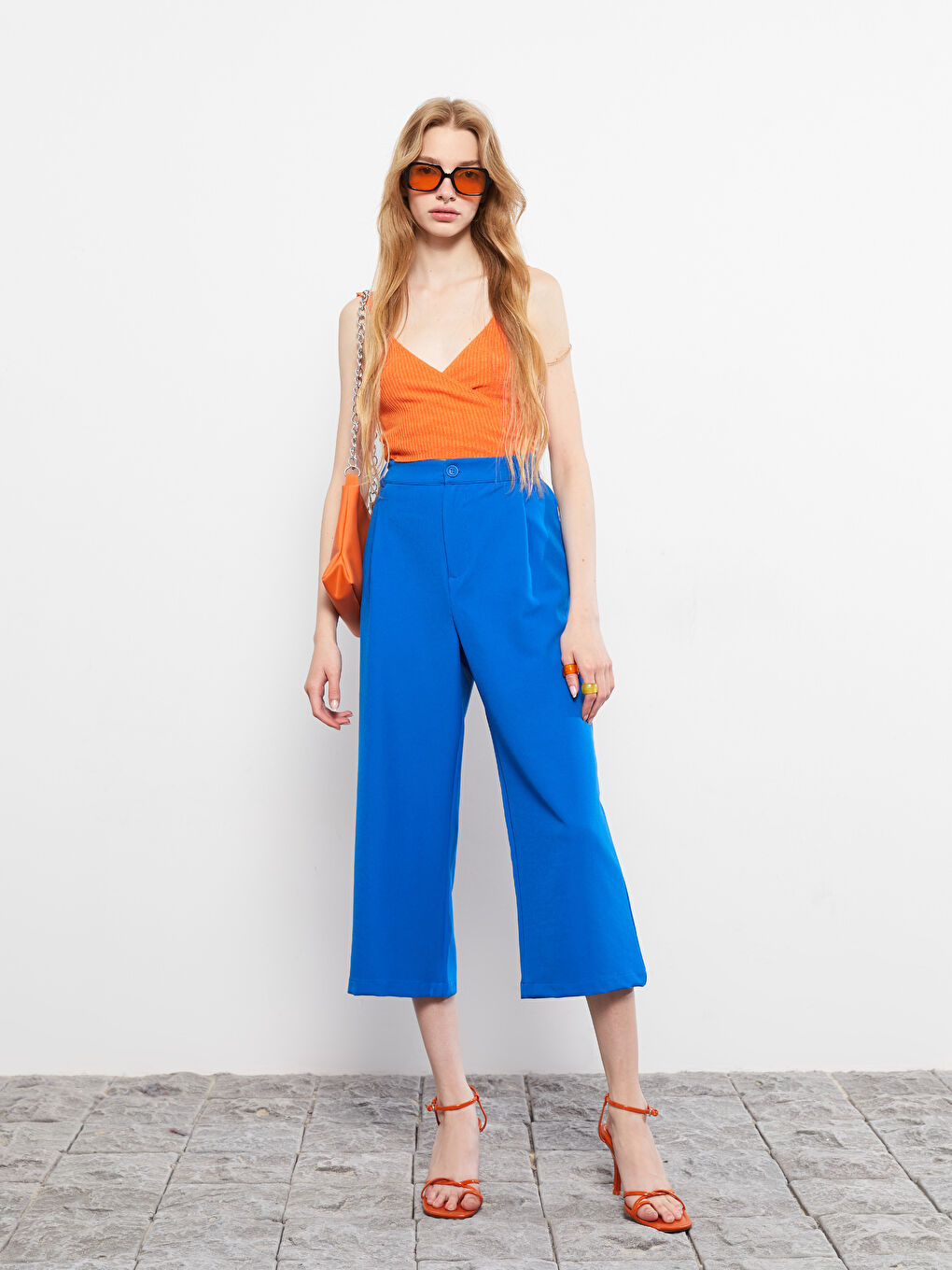 Standard Fit Women's Plain Pocket Detailed Capri -S2K193Z8-HGU