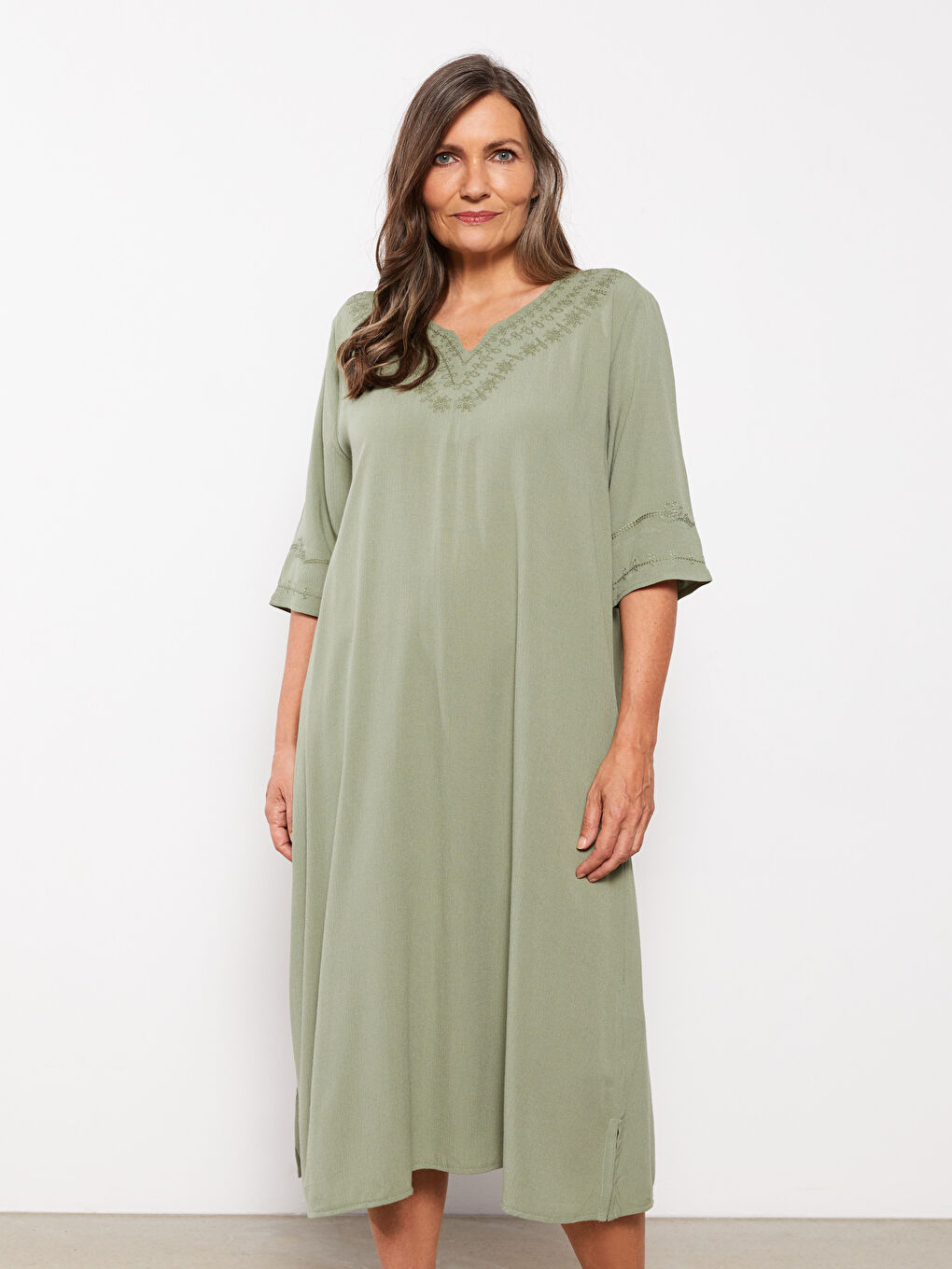 Haki Kaçık Yaka Nakışlı Kısa Kollu Krinkle Kadın Elbise-2