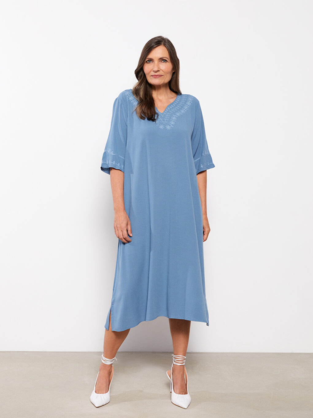 Mavi Kaçık Yaka Nakışlı Kısa Kollu Krinkle Kadın Elbise