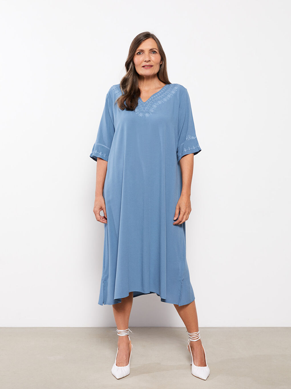 Mavi Kaçık Yaka Nakışlı Kısa Kollu Krinkle Kadın Elbise-1