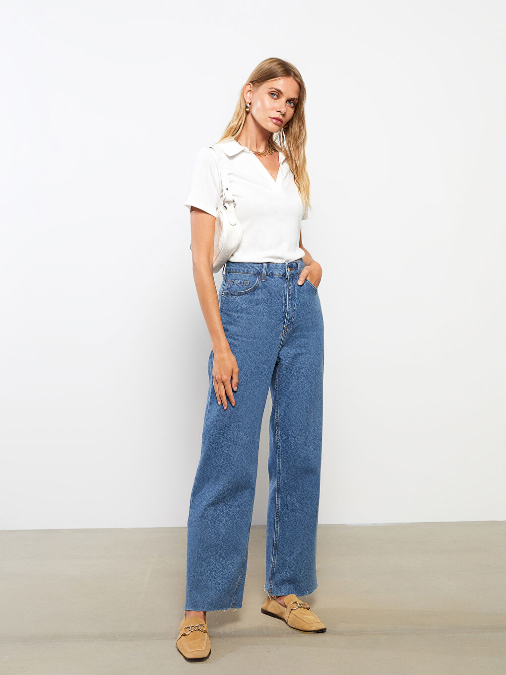 გოლფის უბრალო მოკლე სახელო ქალებისთვის მაისური