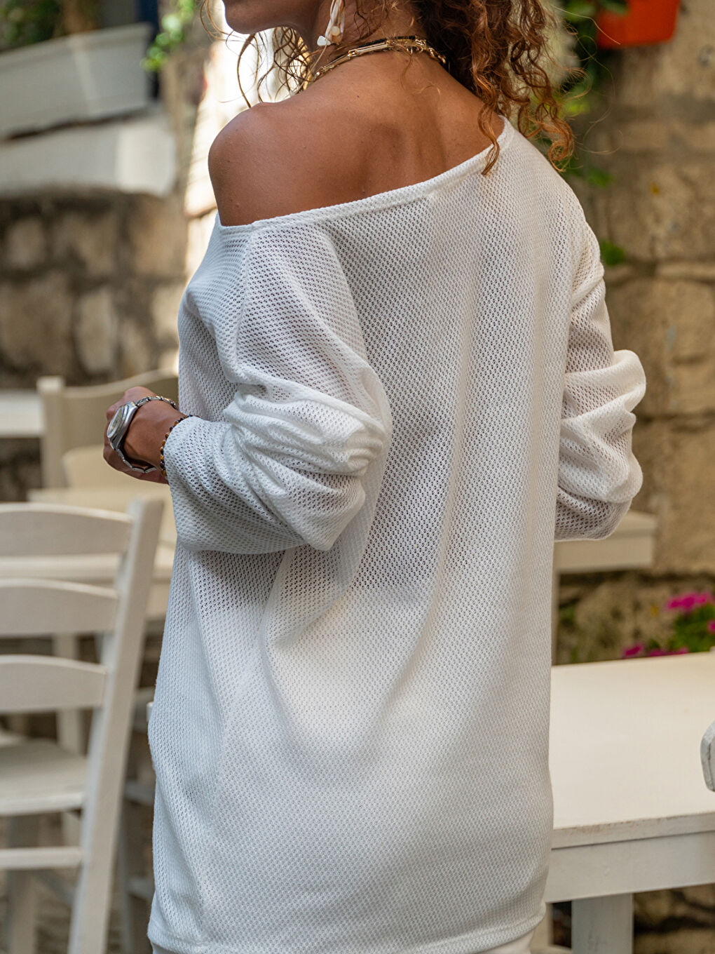 Beyaz Kayık Yaka Ajurlu Uzun Kollu Oversize Kadın Bluz-1