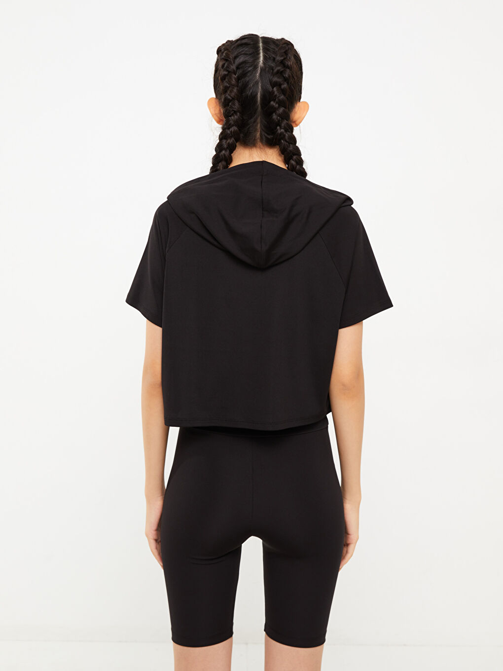 Siyah Kapüşonlu Baskılı Kısa Kollu Kadın Spor Tişört-4