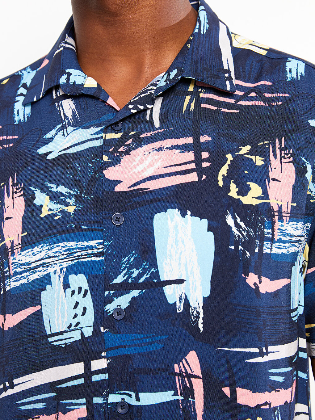 Muška košulja od viskoze sa uzorkom, kratkih rukava i standardnog kroja-3