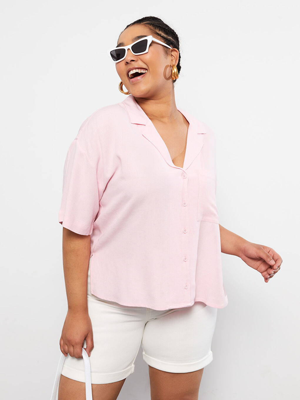 Pembe Büyük Beden Önden Düğme Kapamalı Düz Kısa Kollu Kadın Gömlek