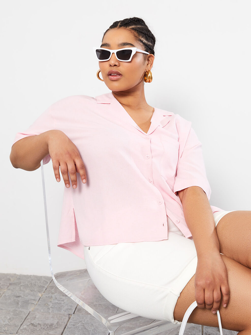 Pembe Büyük Beden Önden Düğme Kapamalı Düz Kısa Kollu Kadın Gömlek-1