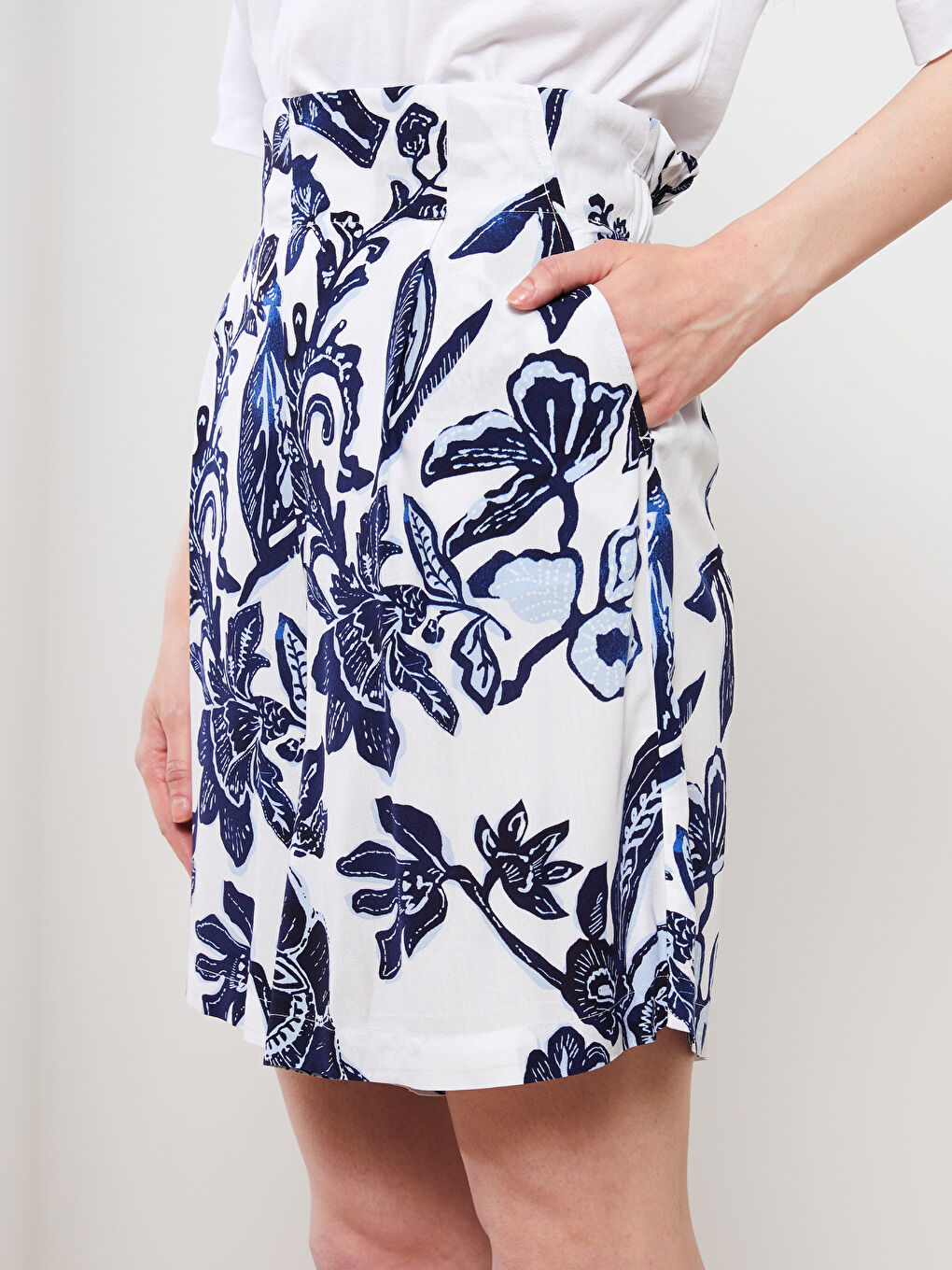 Mavi Rahat Kalıp Desenli Viskon Kadın Şort-3