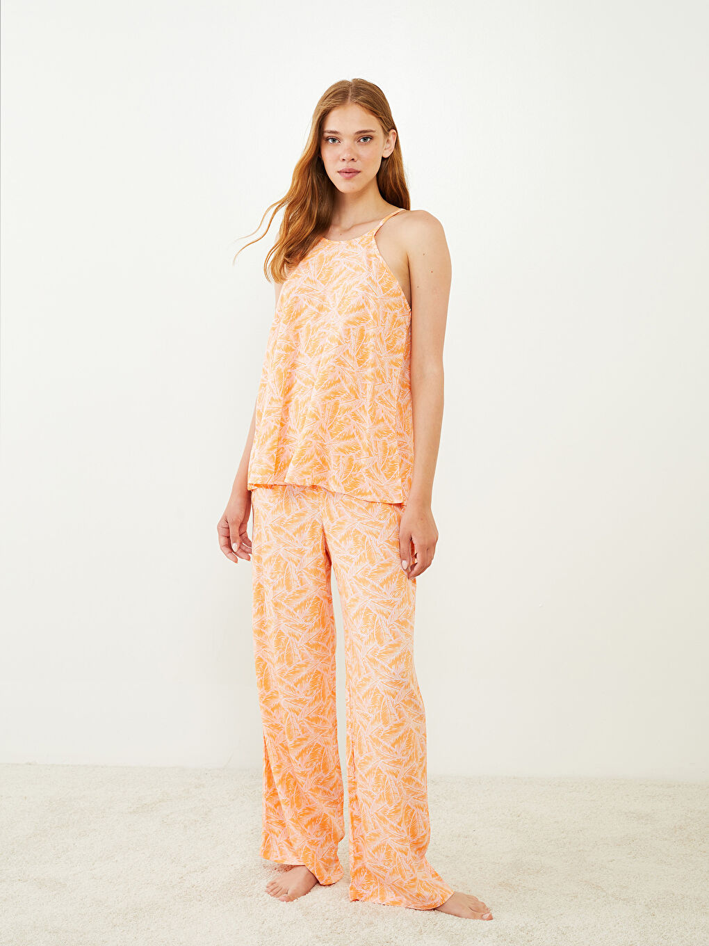 Turuncu Halter Yaka Desenli Askılı Viskon Kadın Pijama Takımı-1