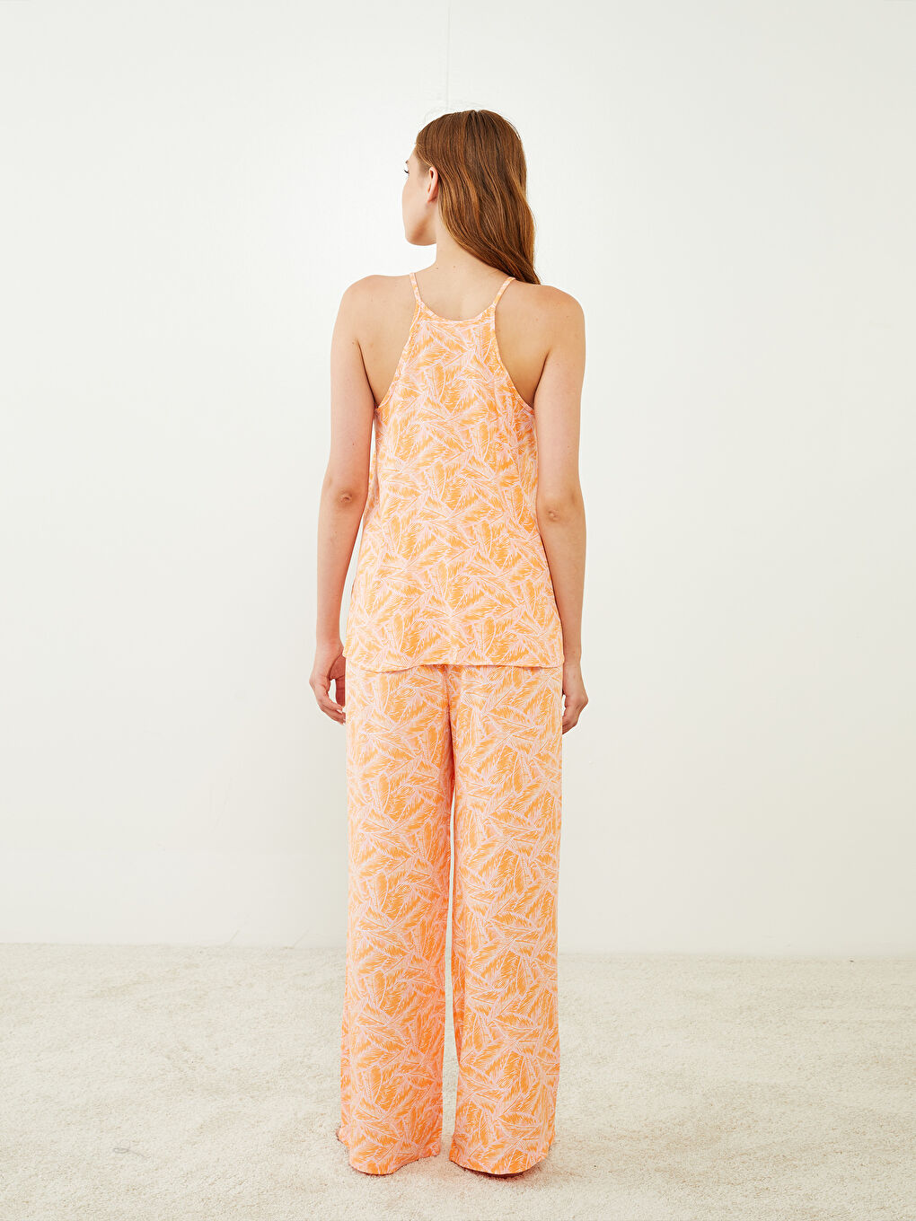 Turuncu Halter Yaka Desenli Askılı Viskon Kadın Pijama Takımı-4