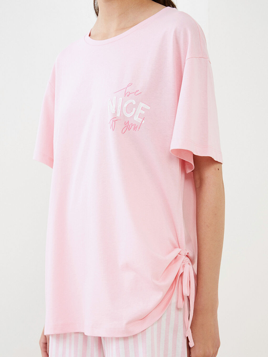 طقم بيجاما نسائي برقبة دائرية وكم قصير مطبوع من القطن-3