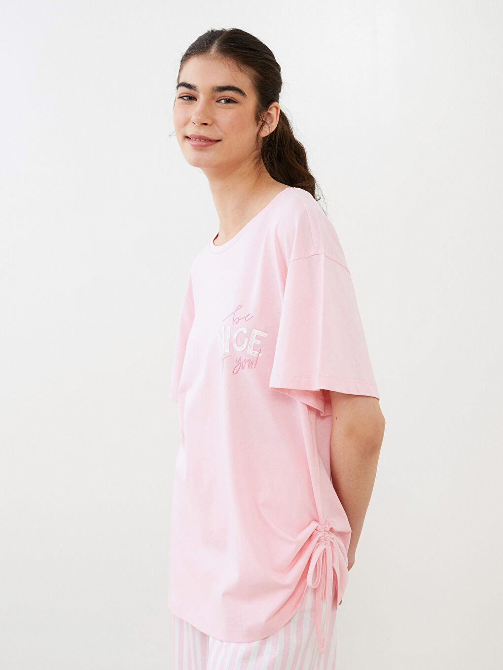 طقم بيجاما نسائي برقبة دائرية وكم قصير مطبوع من القطن-1