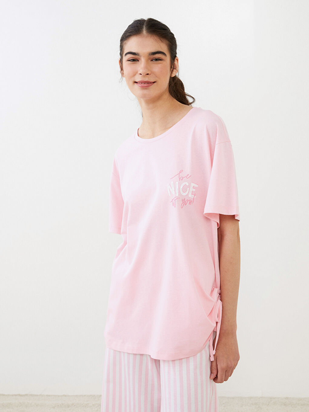 طقم بيجاما نسائي برقبة دائرية وكم قصير مطبوع من القطن-2