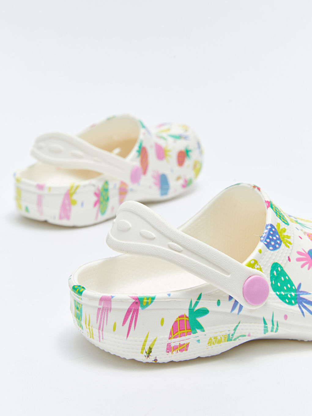 صنادل شاطئ للبنات بطبعة أناناس-4