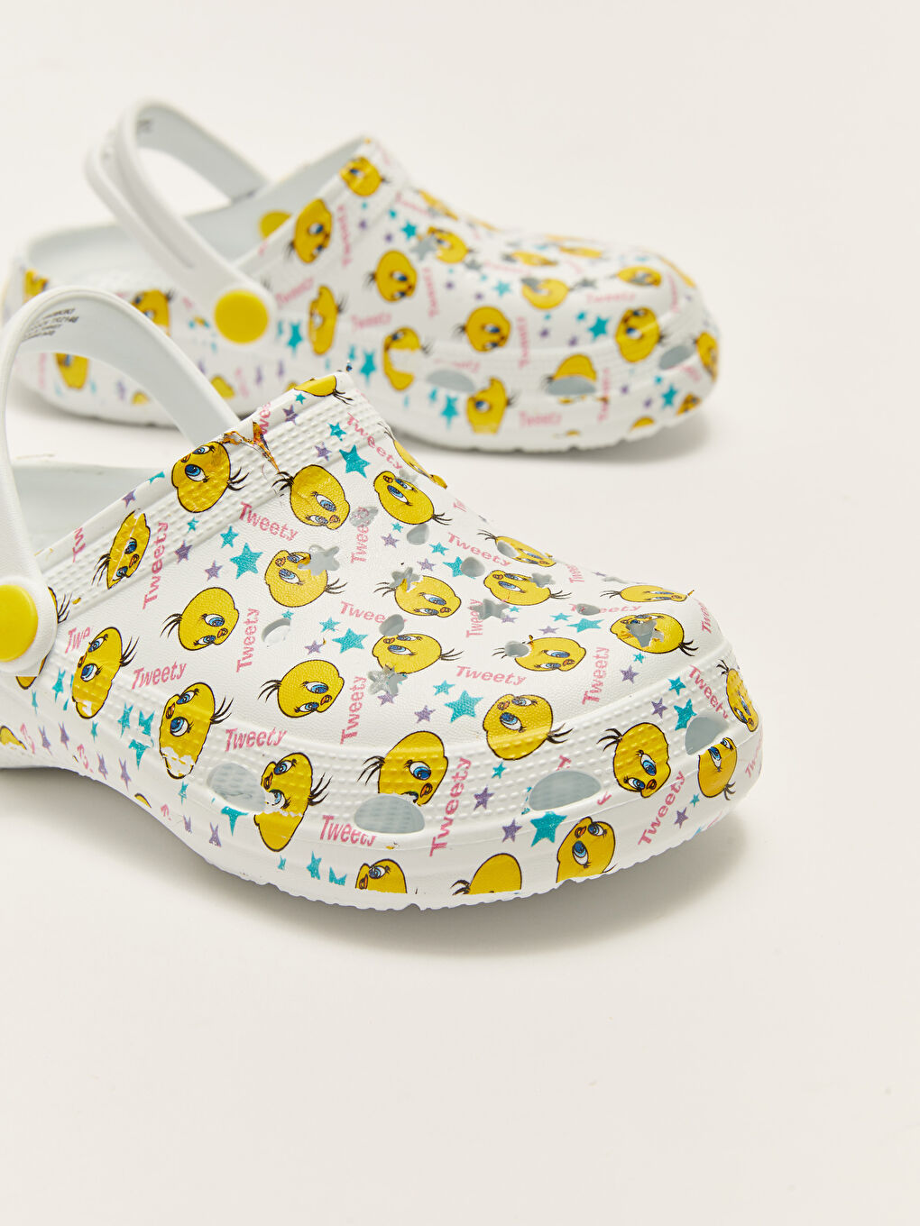 Beyaz Tweety Lisanslı Toka Detaylı Kız Çocuk Plaj Sandaleti-2