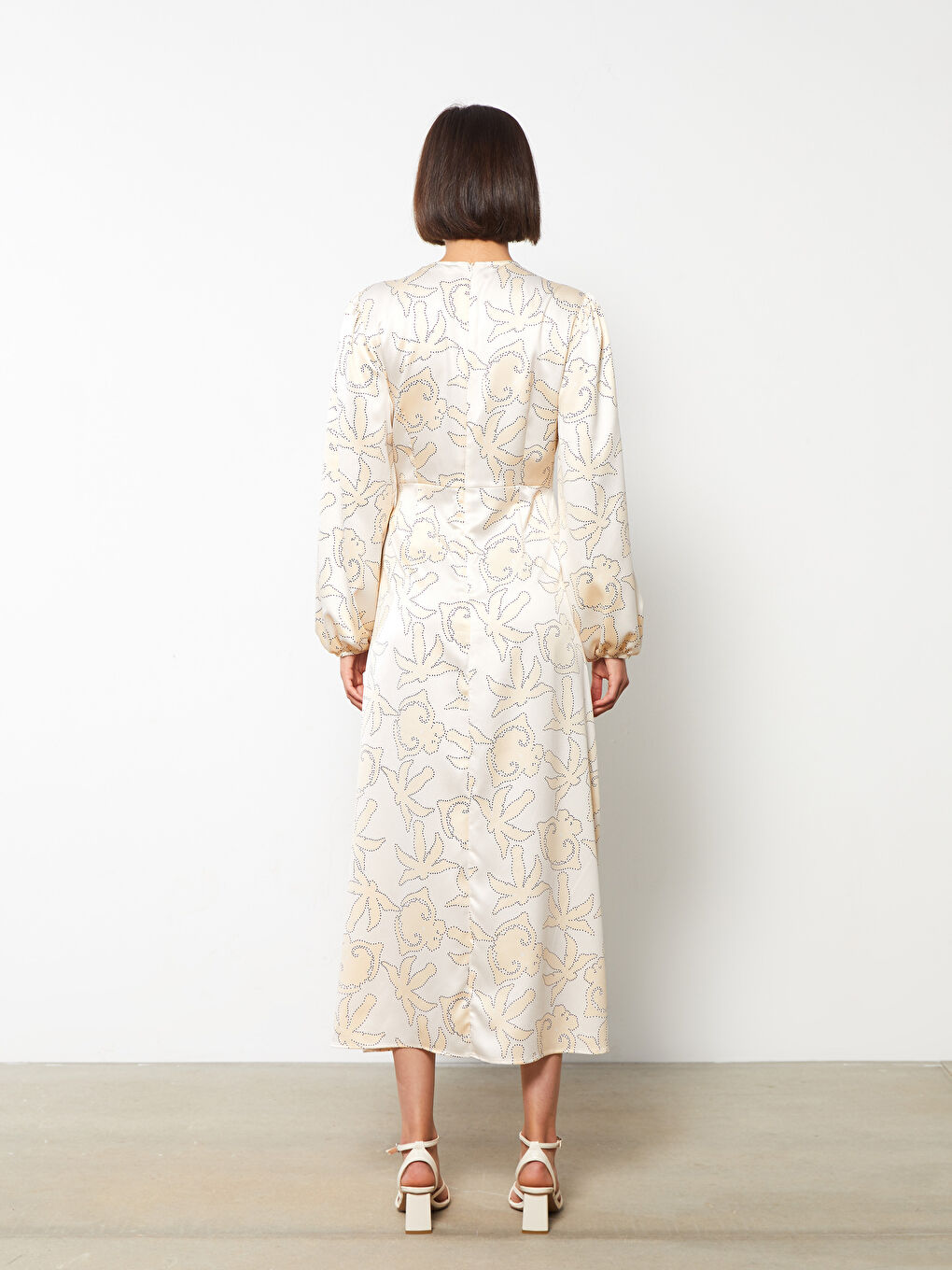 Bej Bisiklet Yaka Desenli Uzun Kollu Saten Kadın Elbise-4