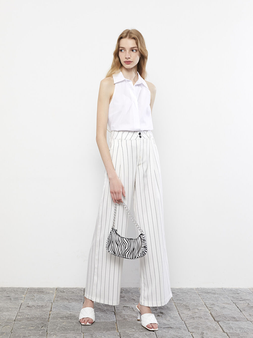 Beyaz Rahat Kalıp Çizgili Poplin Kadın Pantolon-1