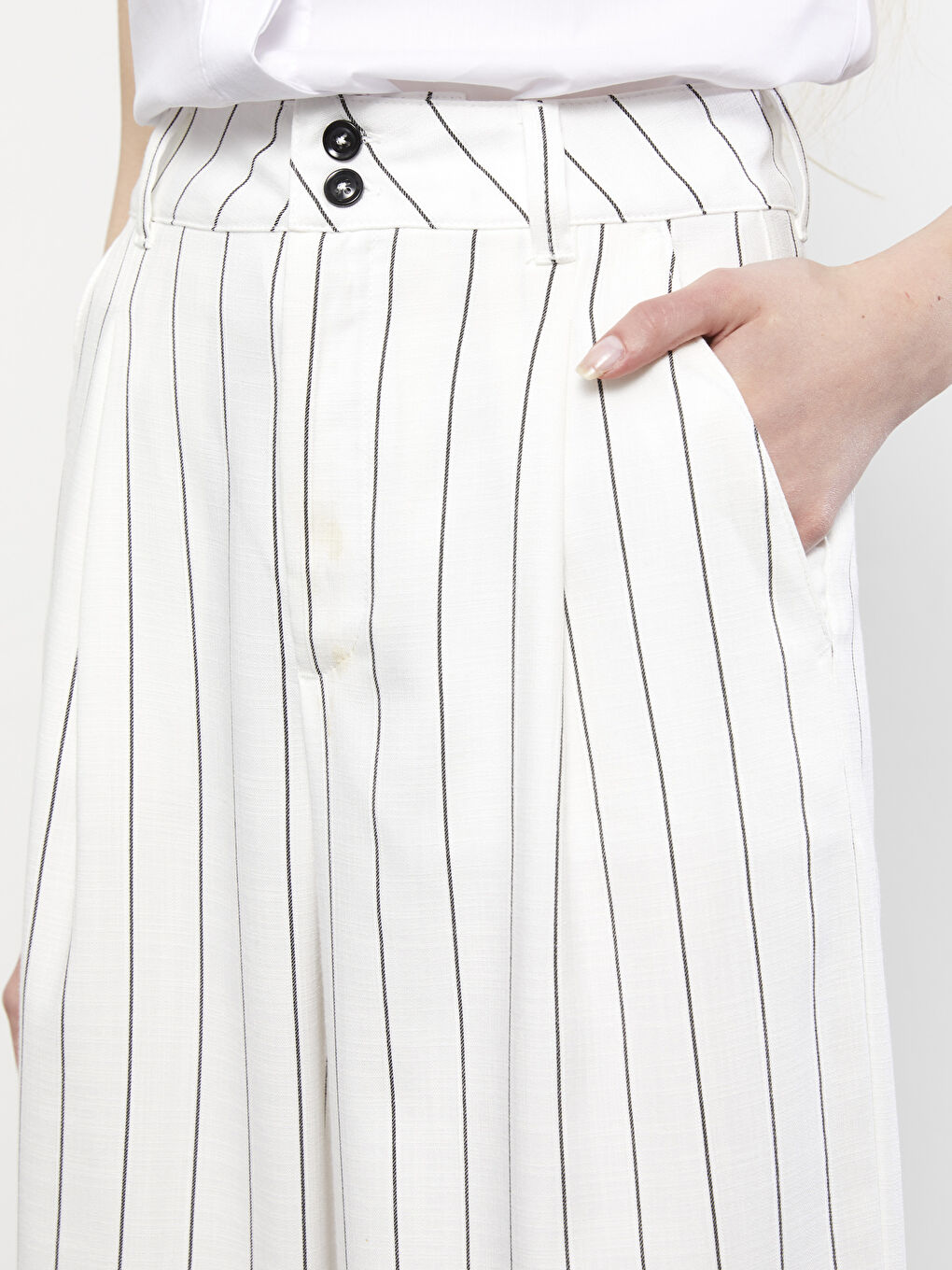 Beyaz Rahat Kalıp Çizgili Poplin Kadın Pantolon-3