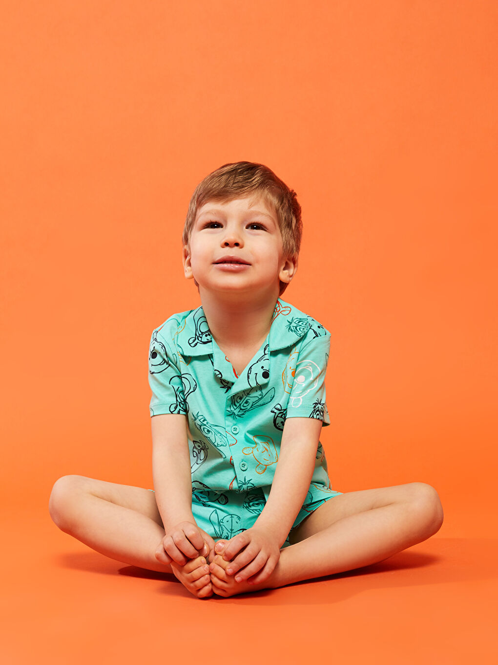 Yeşil Polo Yaka Kısa Kollu Winnie the Pooh Baskılı Pamuklu Erkek Bebek Pijama Takım-1