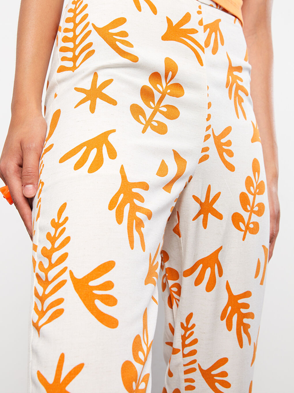 بنطلون نسائي منقوش بخصر مطاطي-2