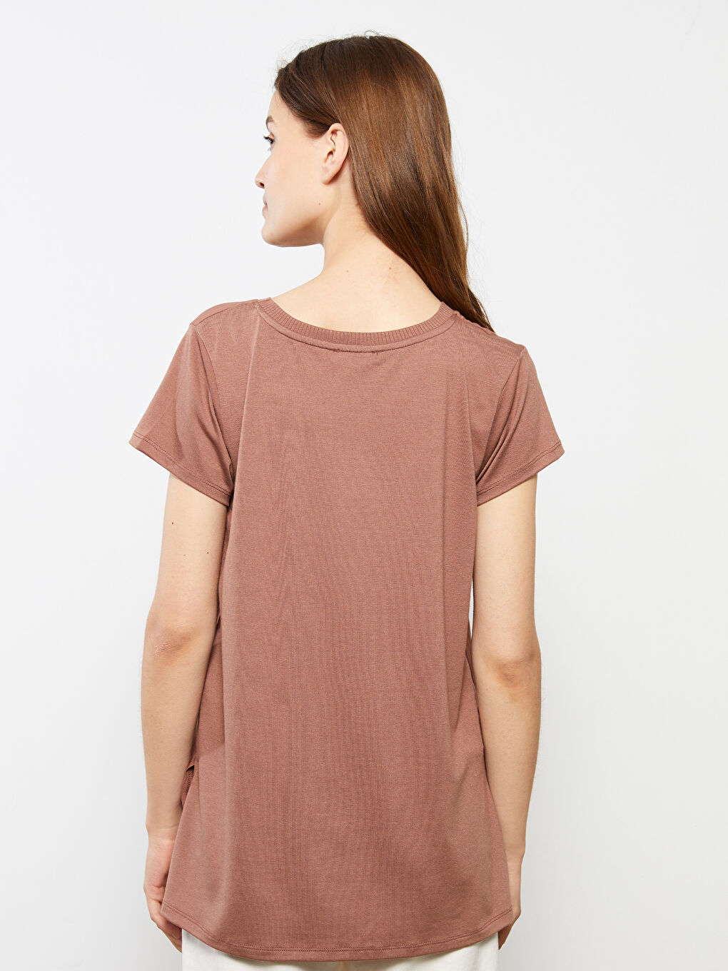 Kahverengi V Yaka Düz Kısa Kollu Kadın Tişört-5