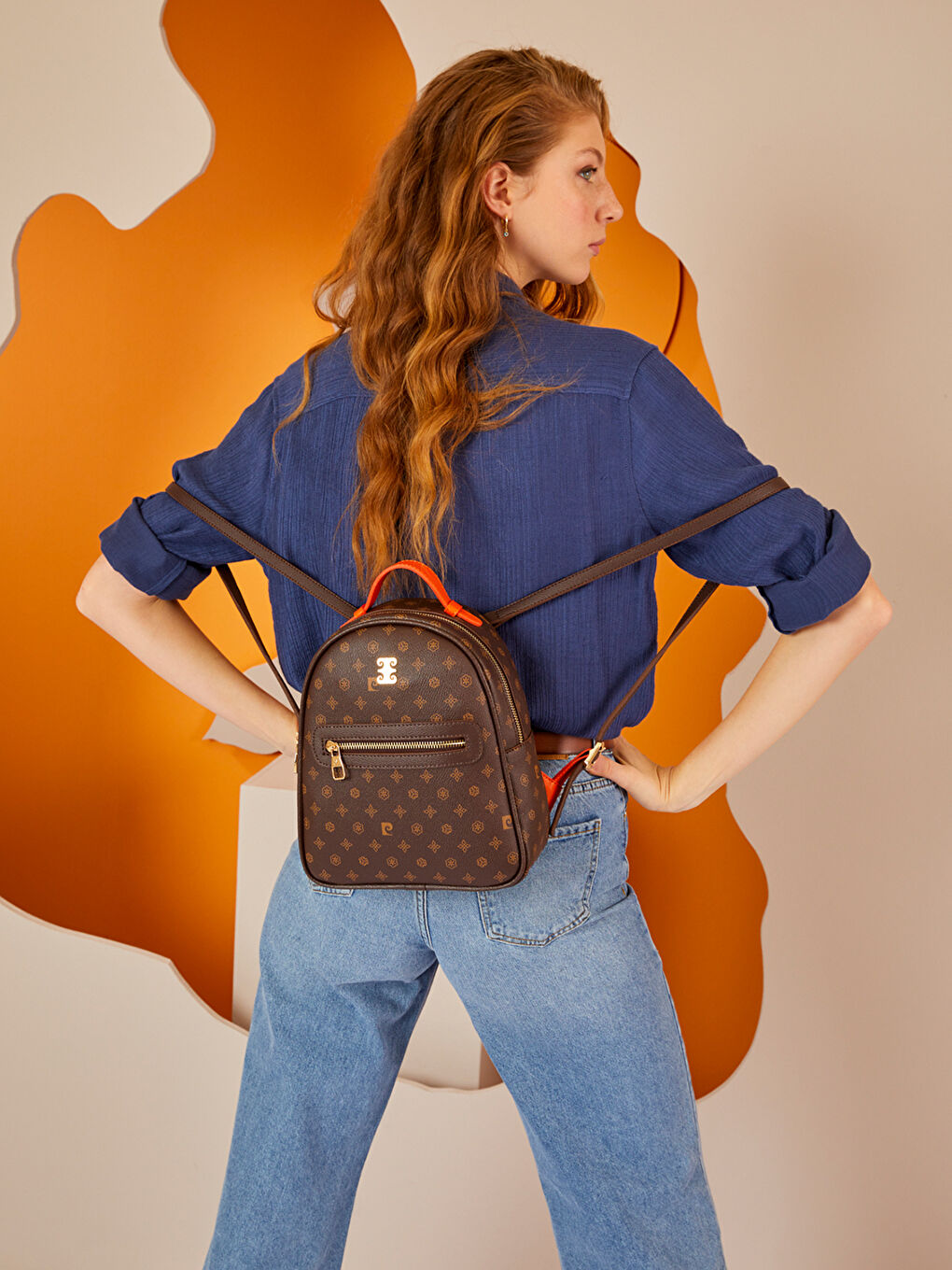 Kahverengi Logolu Kadın Sırt Çantası