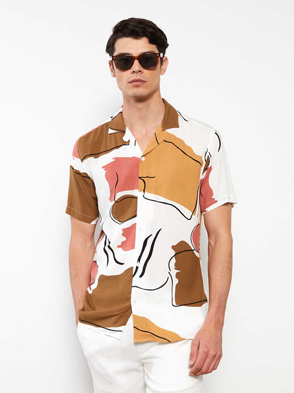 Kahverengi Rahat Kalıp Kısa Kollu Desenli Viskon Erkek Gömlek