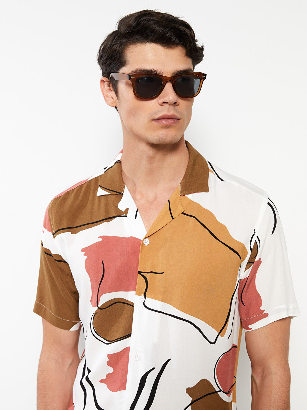 Kahverengi Rahat Kalıp Kısa Kollu Desenli Viskon Erkek Gömlek-2