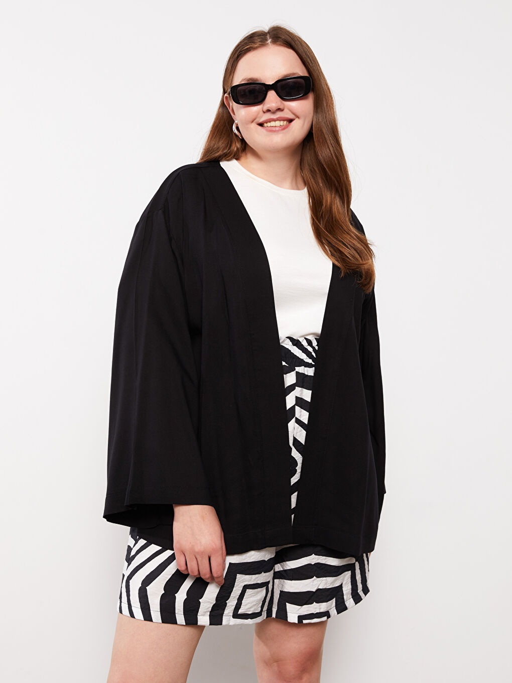 LC WAIKIKI Siyah Büyük Beden Şal Yaka Düz Viskon Kadın Kimono - 1