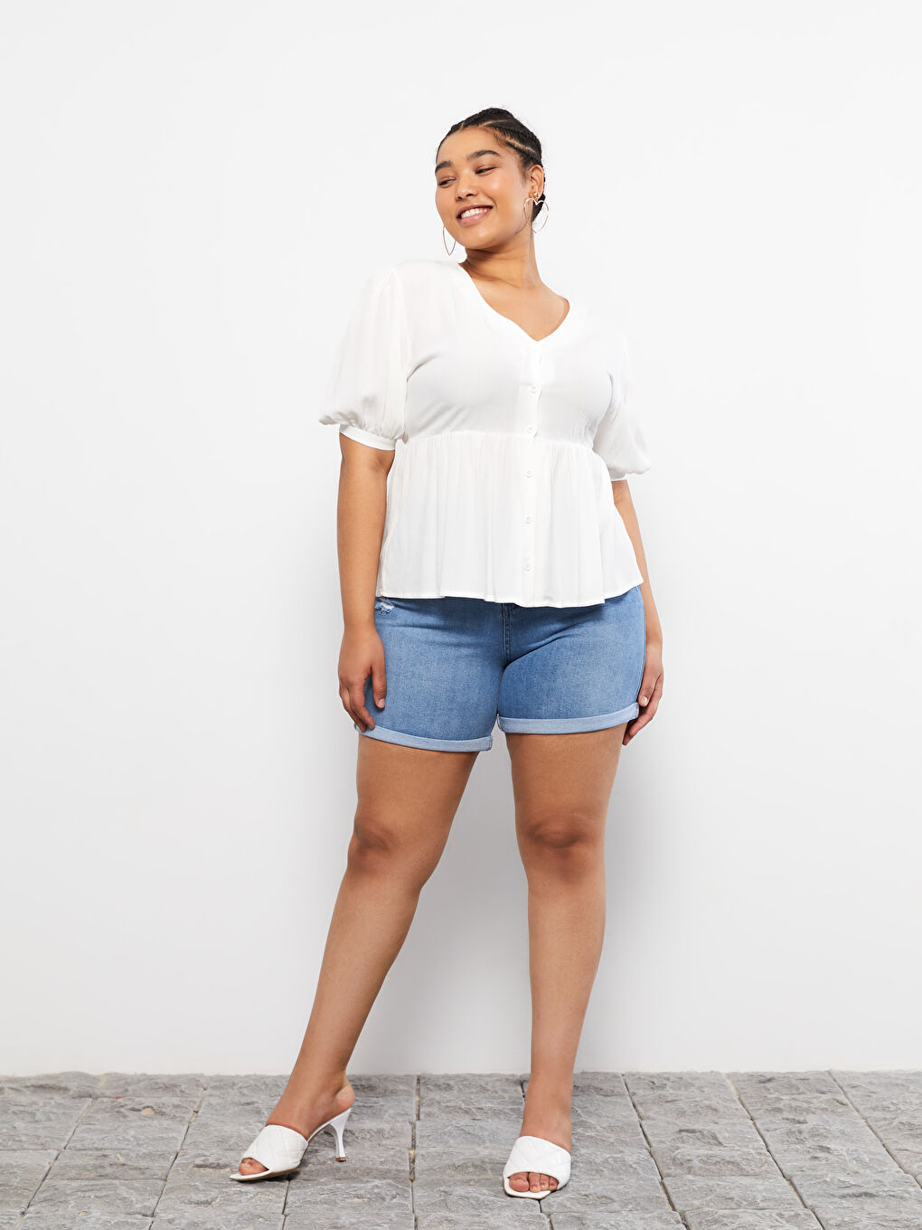 Beyaz Büyük Beden V Yaka Düz Kısa Kollu Krinkle Kadın Bluz-2