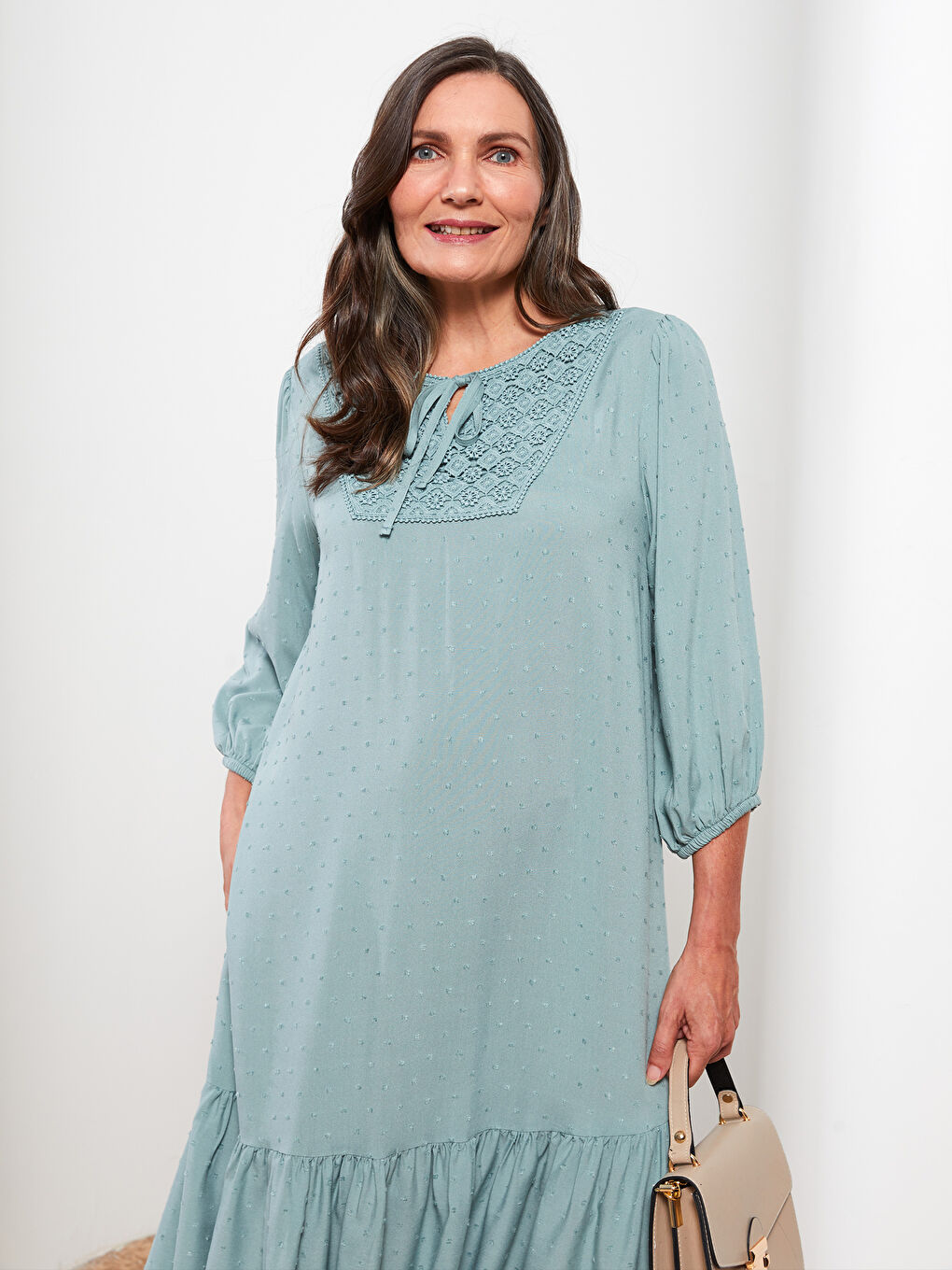 Yeşil Bağlamalı Yaka Nakışlı Viskon Kadın Elbise-2