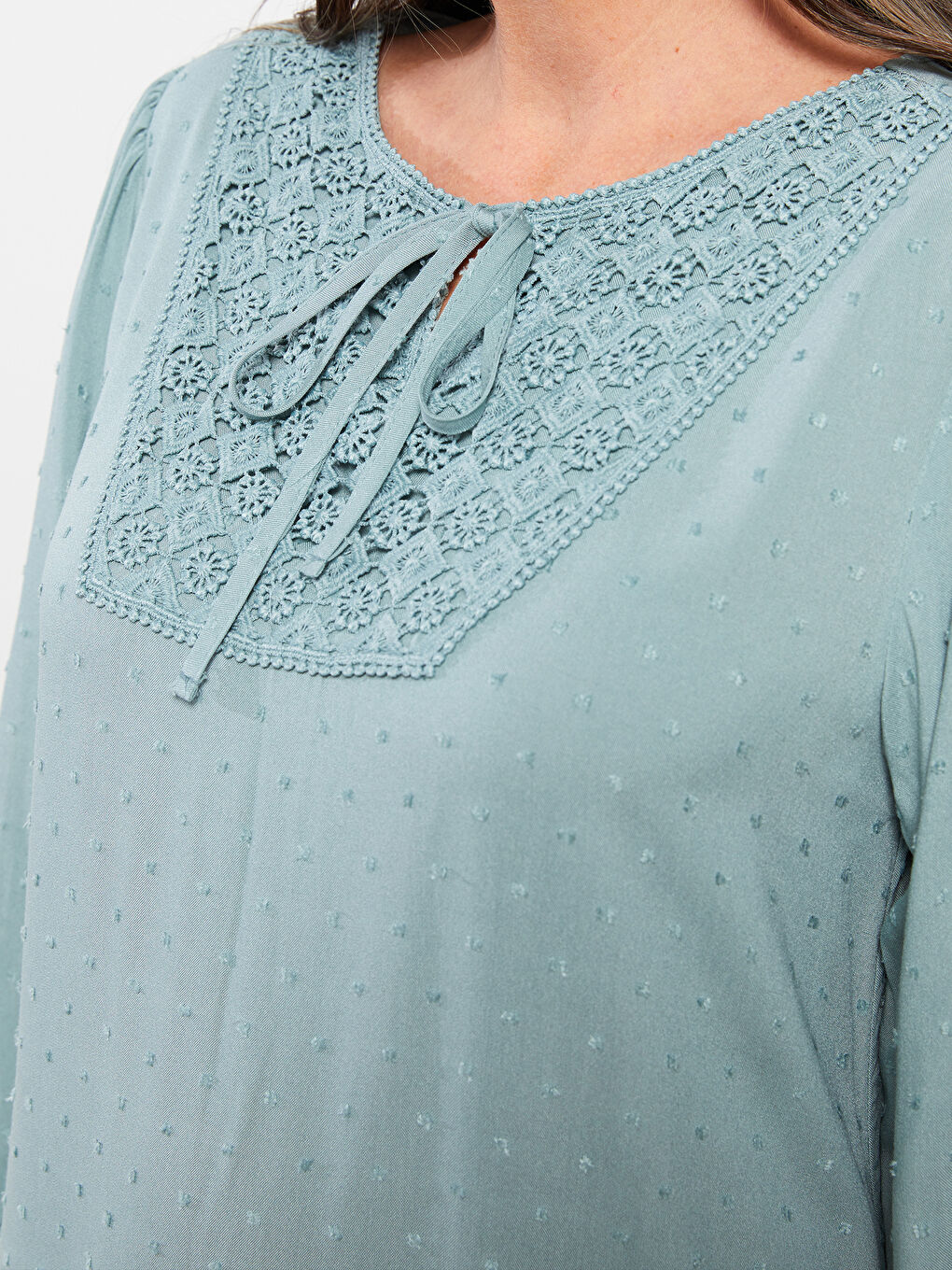 Yeşil Bağlamalı Yaka Nakışlı Viskon Kadın Elbise-3