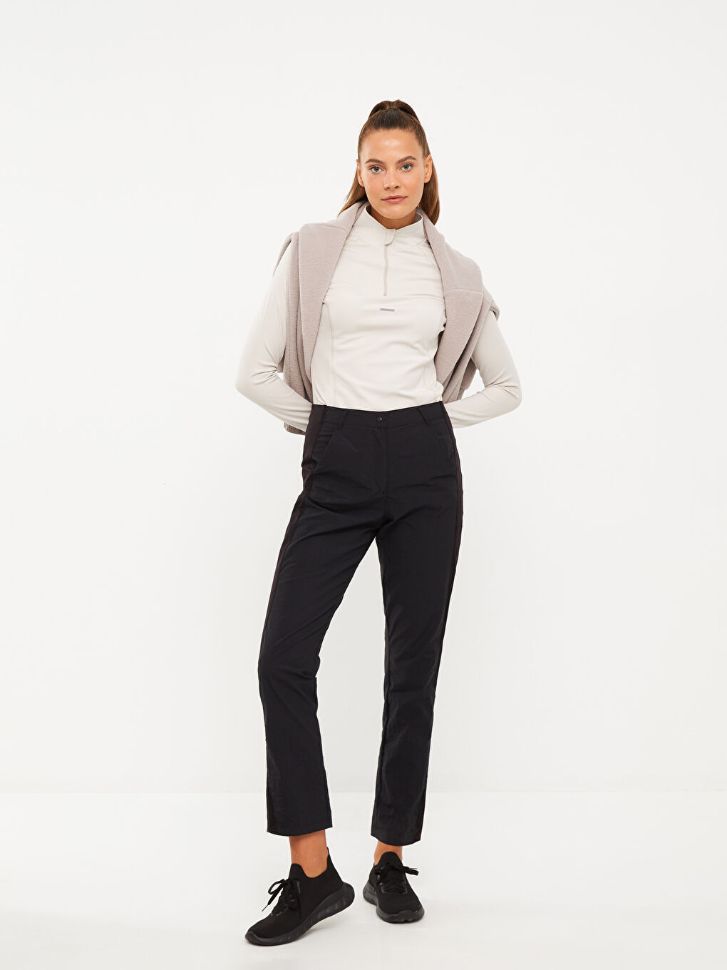 Siyah Standart Fit Baskılı Kadın Pantolon-1