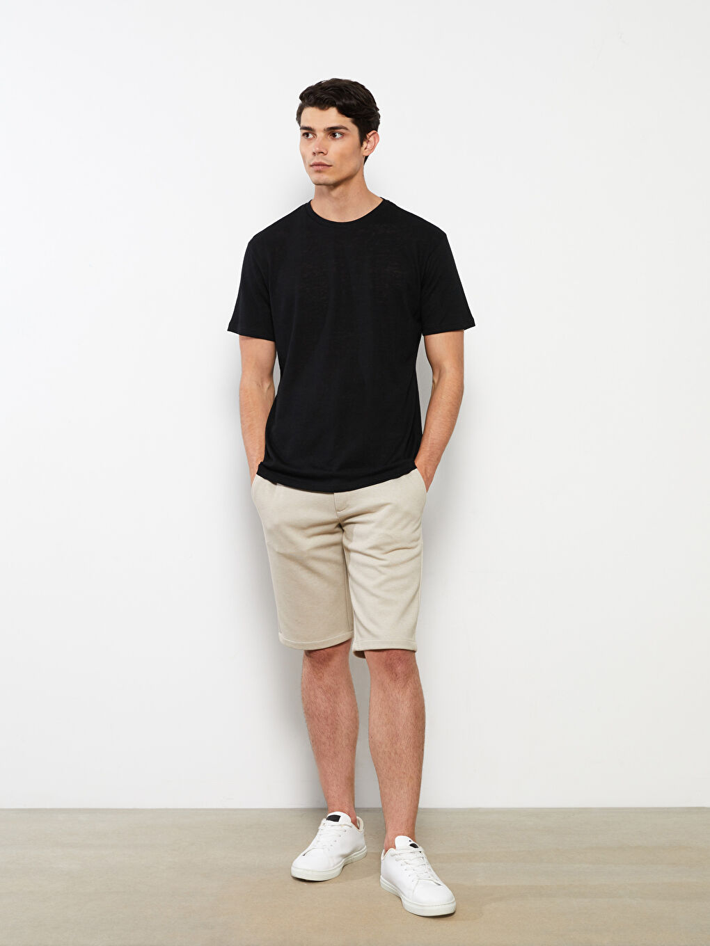 Siyah Bisiklet Yaka Kısa Kollu Erkek Tişört-1