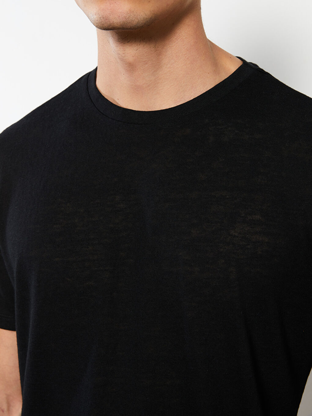 Siyah Bisiklet Yaka Kısa Kollu Erkek Tişört-3