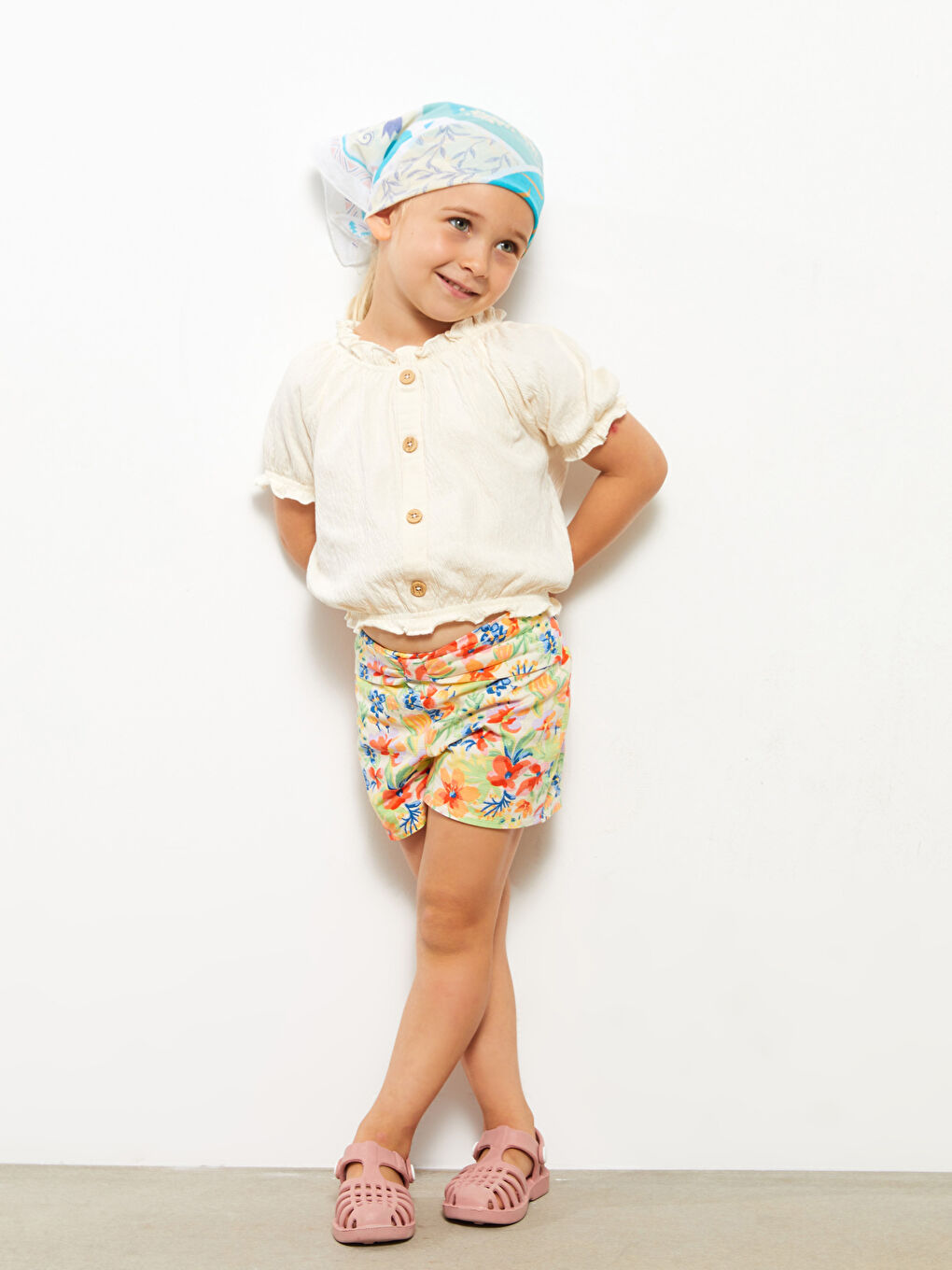 Ekru Bisiklet Yaka Kısa Kollu Kız Bebek Bluz ve Şort 2'li Takım