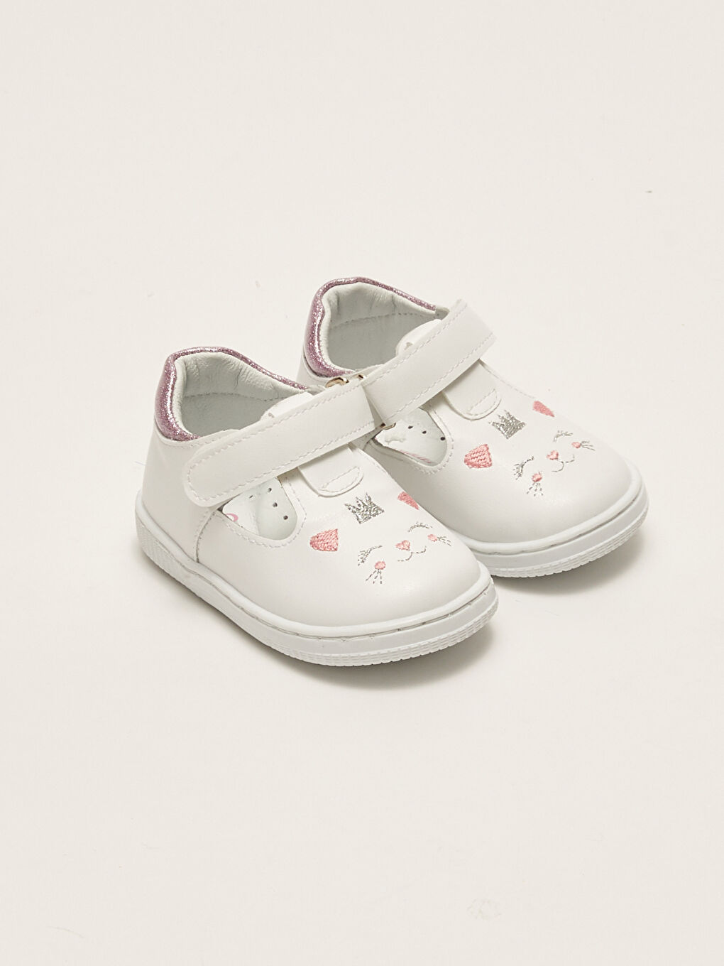 Beyaz Kedi Nakışlı Cırt Cırtlı Kız Bebek İlk Adım Ayakkabısı