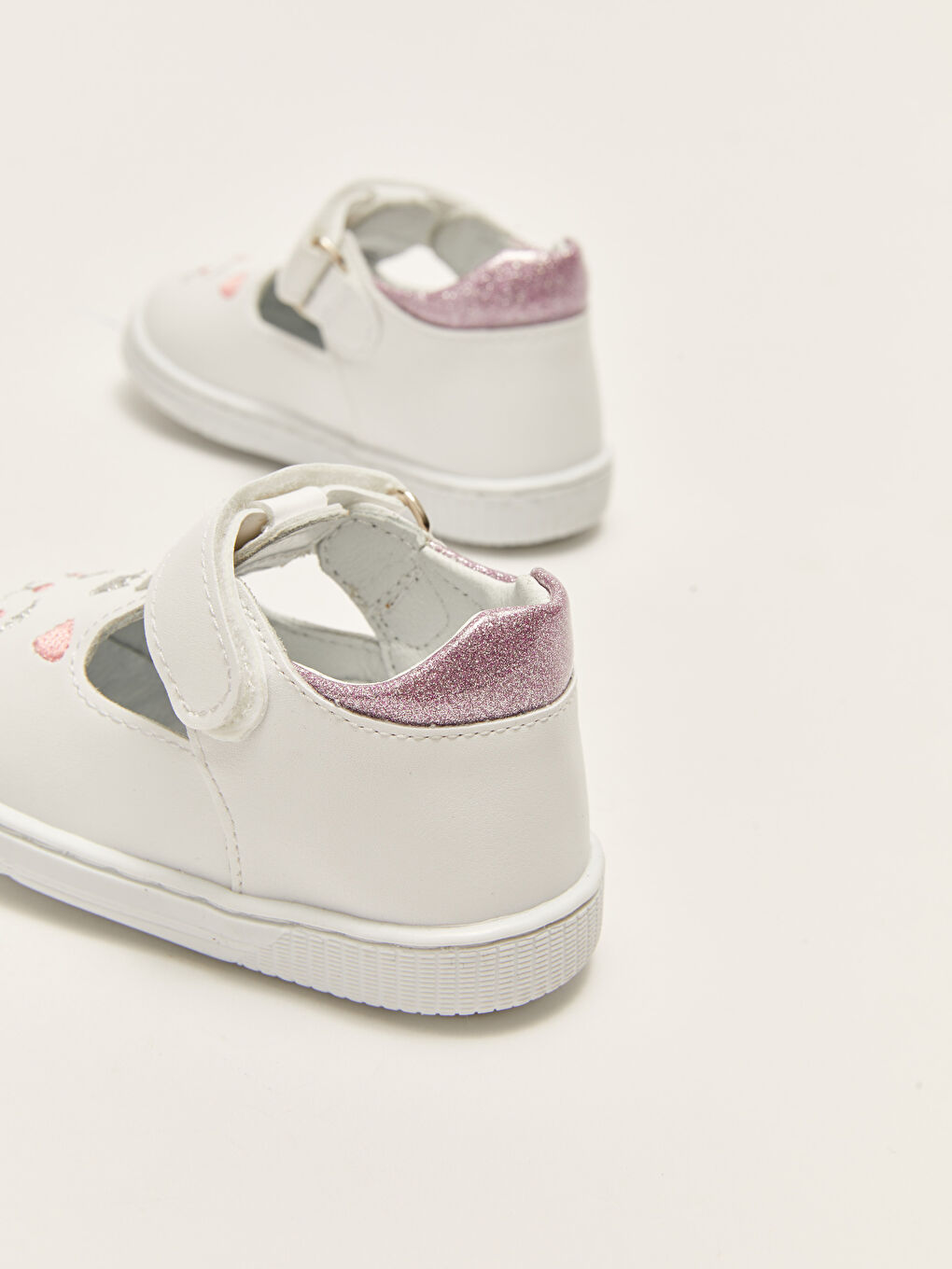Beyaz Kedi Nakışlı Cırt Cırtlı Kız Bebek İlk Adım Ayakkabısı-4