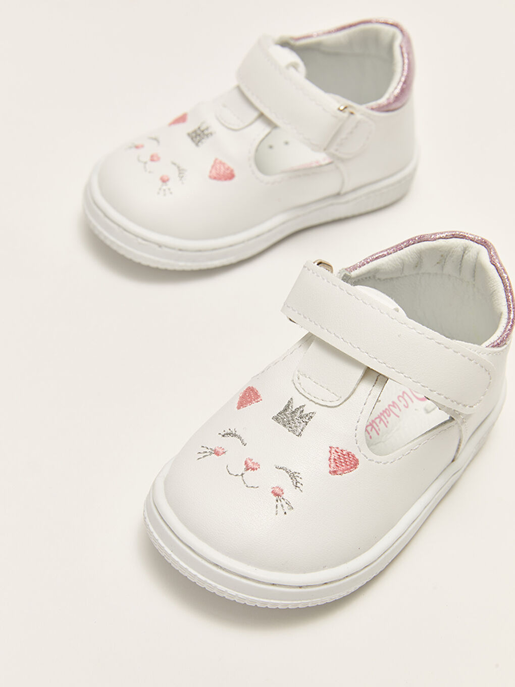 Beyaz Kedi Nakışlı Cırt Cırtlı Kız Bebek İlk Adım Ayakkabısı-5