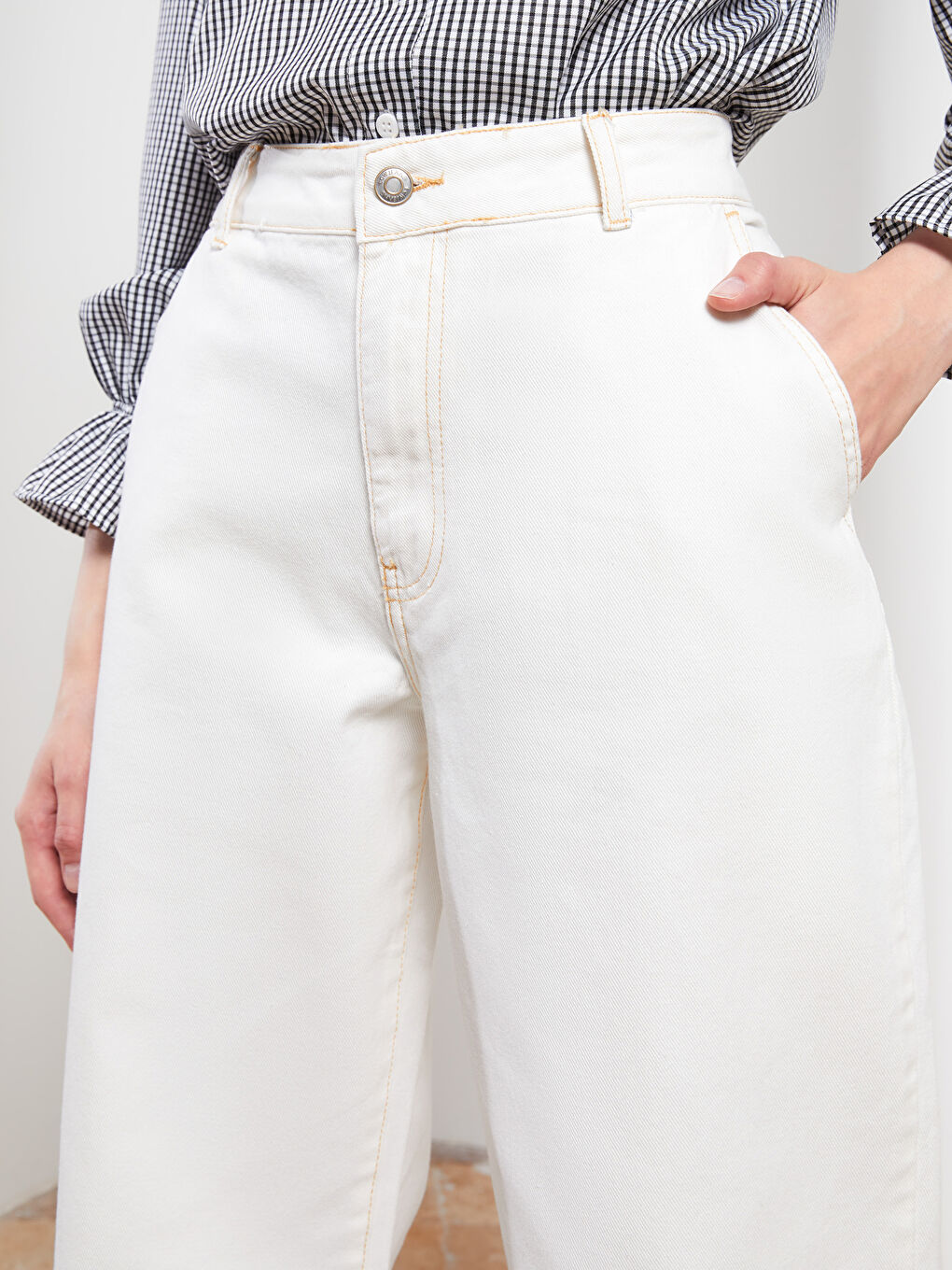 Beyaz Standart Fit Düz Cep Detaylı Rodeo Kadın Jean Pantolon-2