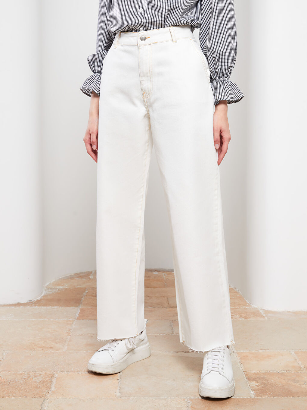 Beyaz Standart Fit Düz Cep Detaylı Rodeo Kadın Jean Pantolon-3