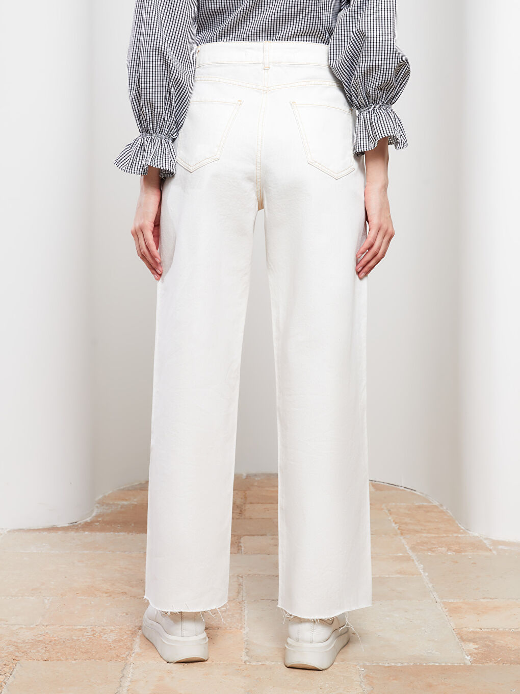 Beyaz Standart Fit Düz Cep Detaylı Rodeo Kadın Jean Pantolon-4