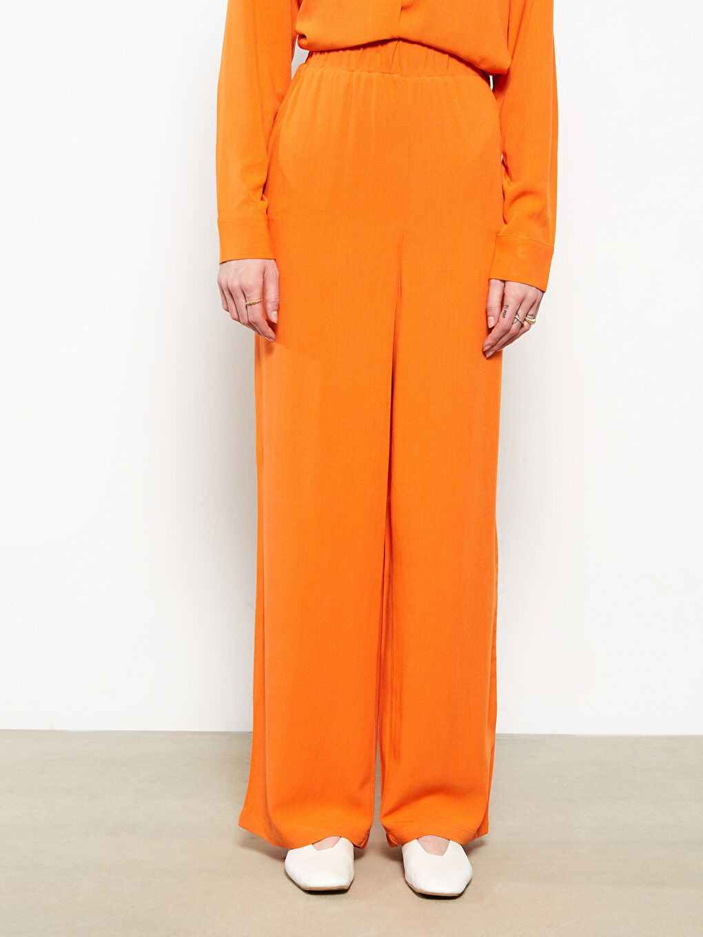 Women's Elastic Waist Relaxed Fit Plain Pants-2