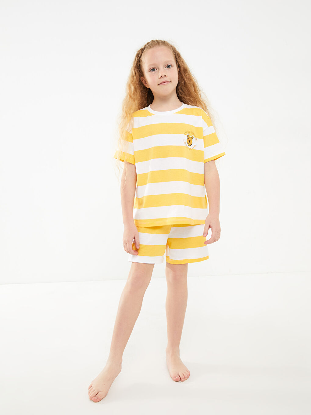 Ekru Bisiklet Yaka Winnie the Pooh Baskılı Kısa Kollu Kız Çocuk Şortlu Pijama Takımı-3