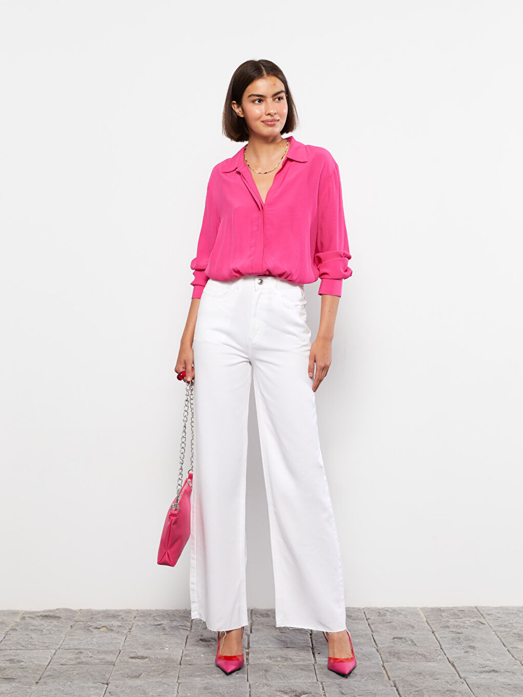 Beyaz Standart Fit Düz Cep Detaylı Gabardin Kadın Pantolon-1